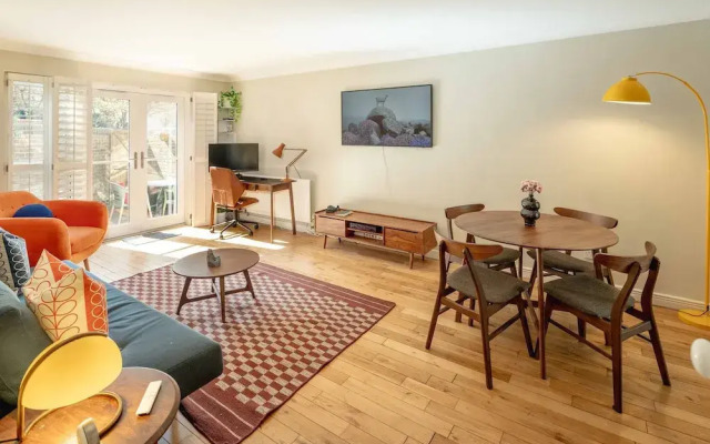 Serene Garden Flat - Steps From Tower Bridge