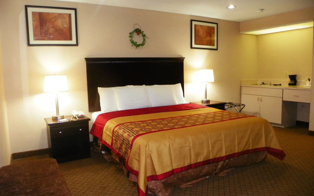 Royalton Inn & Suites