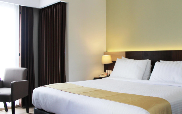 Hotel Gunawangsa MERR