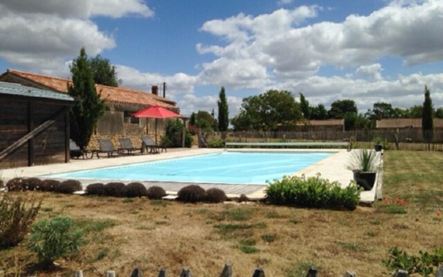House With 5 Bedrooms in Saint-cyr-en-talmondais, With Private Pool an