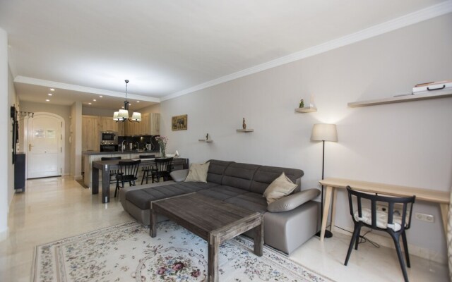 Perfect Location Between Golf and Beach