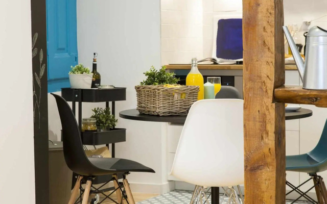 Modern New Studio in City Center- Blue