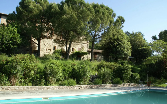 Nice apartment in Mantignana with shared pool