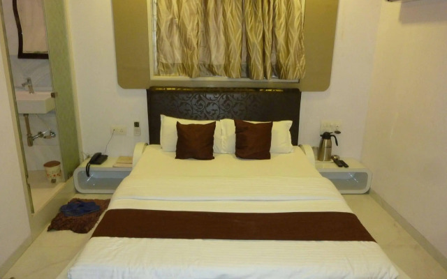 Hotel Satellite