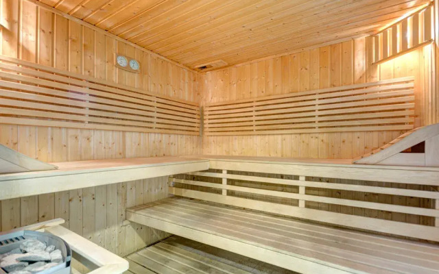 Swanky and Modern Marina Residence