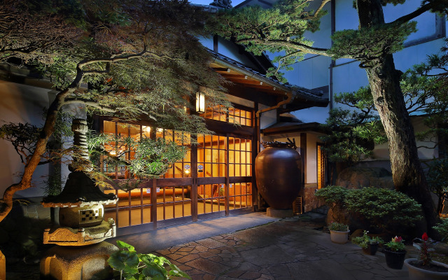 Atami Onsen Sakuraya Ryokan