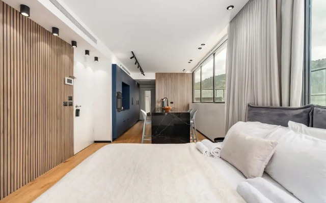 Pool & Jacuzzi Penthouse by Sea N' Rent