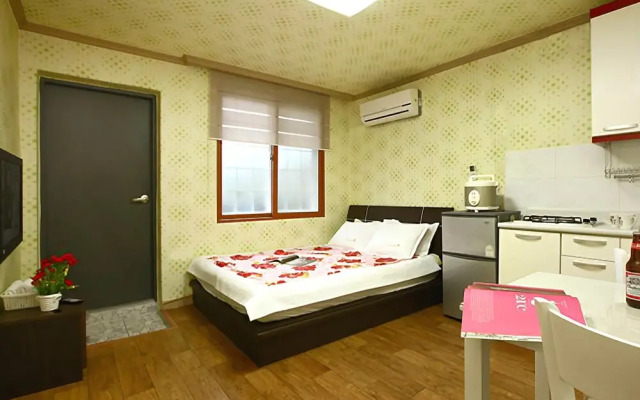 Pocheon Sanjeong Lake Travel Sketch Pension