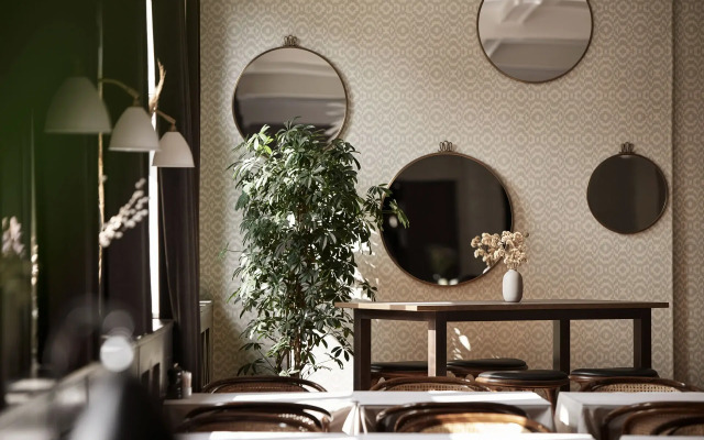 Ascot Hotel & Apartments