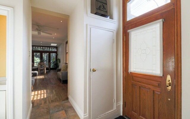 Chic Toronto Townhouse With Private Patio