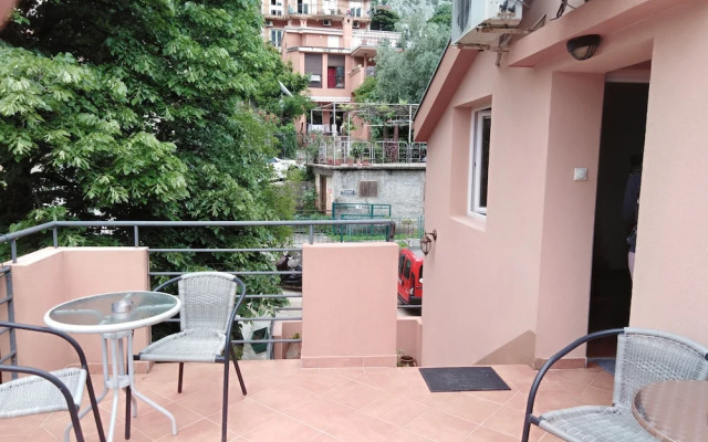 Martiva Apartment With Terrace