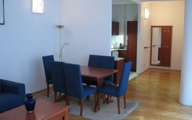 Carlton Suites