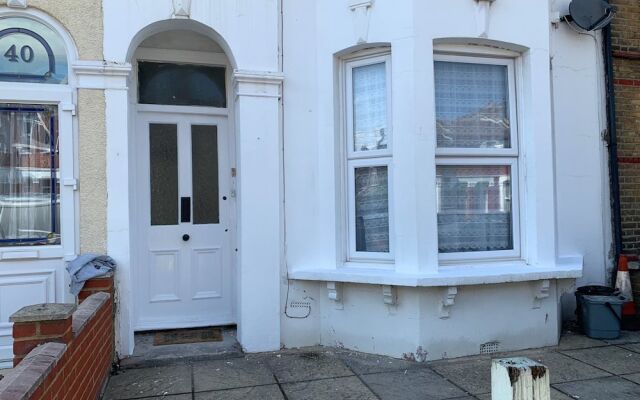 Convenient Catford Apartment