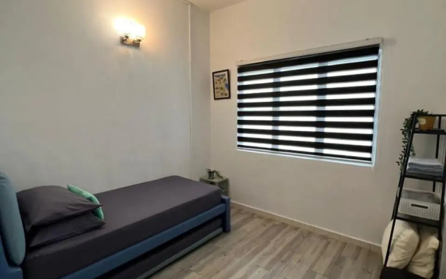 Hana Lodge Neat,Comfy 3 Bdrm Apartment 2 Min to Lost World of Tambun Ipoh Limestone hill view – Guest Rooms – Ipoh