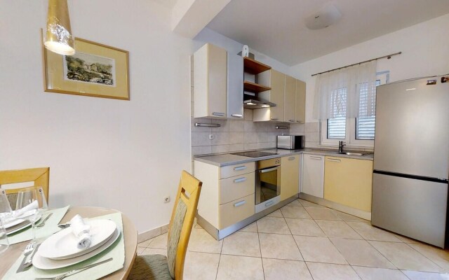 Nice Home in Pirovac With Wifi and 4 Bedrooms