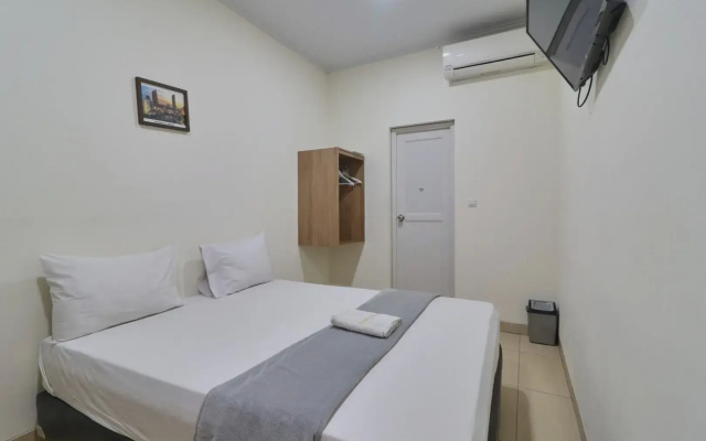 Aranis Hotel
