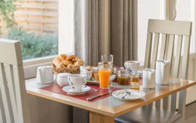 Le Réverbère - La Cuisinerie - L'Hôtellerie