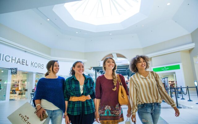 Holiday Inn Niagara Falls State Park Entry by IHG