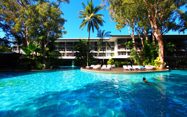 Drift Palm Cove