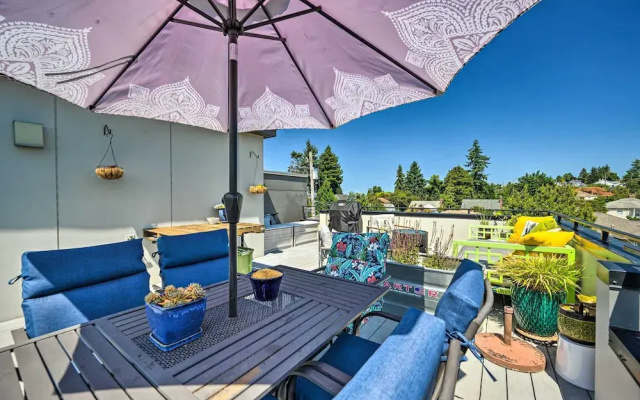 Canal & Mtn Views: Pet-friendly Seattle Retreat