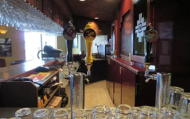 Town and Mountain Hotel