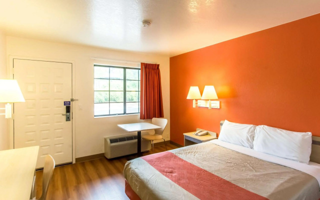 Motel 6 Redding, CA - North