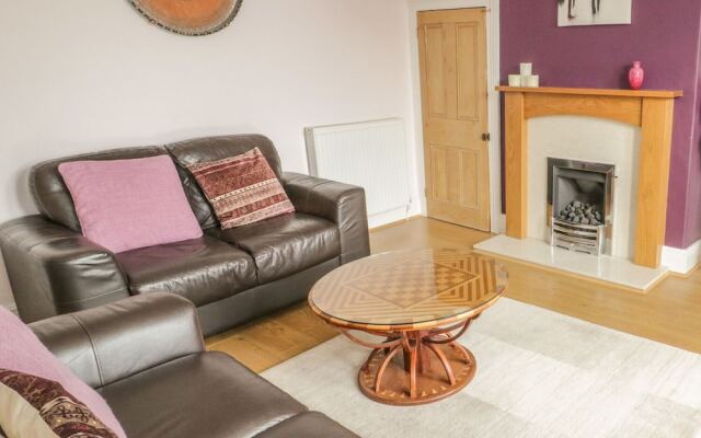 Flat 2 - 9 Rhiw Bank Terrace