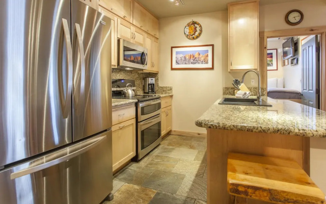 Juniper Springs Lodge by Mammoth Five Star