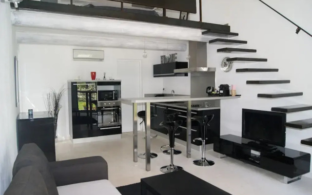 Mas en pierres dans le Luberon