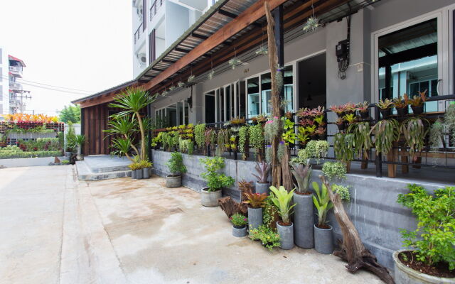 Krabi Inn And Omm Hotel
