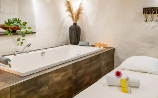 4 Star Vacation Home With Free Breakfast