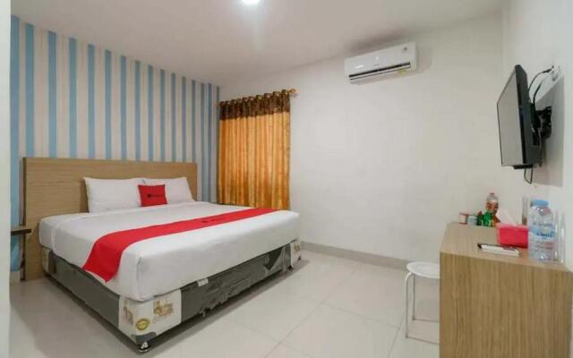 RedDoorz Plus @ Cemara Asri Medan