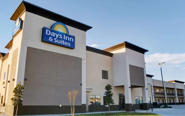 Days Inn & Suites by Wyndham Port Arthur