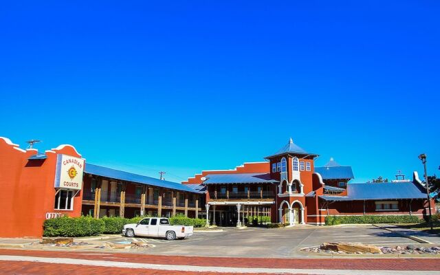 Canadian Courts Motel