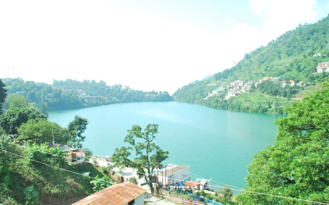 Royal Rosette Lake View Boutique Hotel