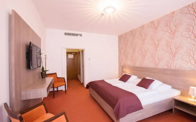 Hotel Lev