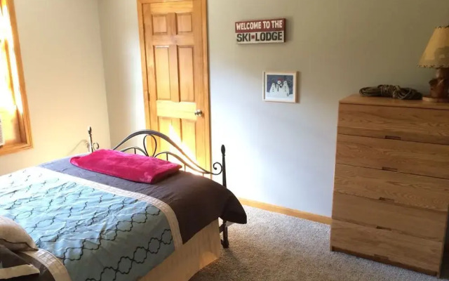 Moose Lodge and Cabins by Bretton Woods Vacations