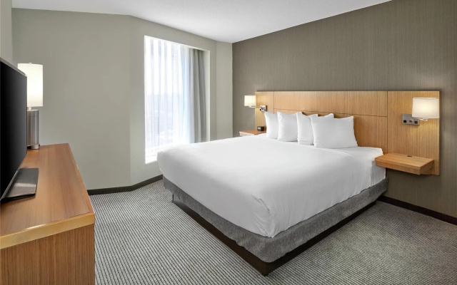 DoubleTree by Hilton Edmonton Downtown