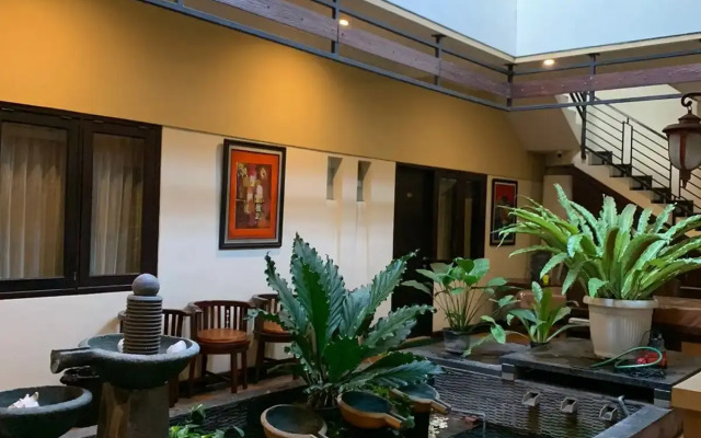 Bandoeng Guest House by Pesen Kamar