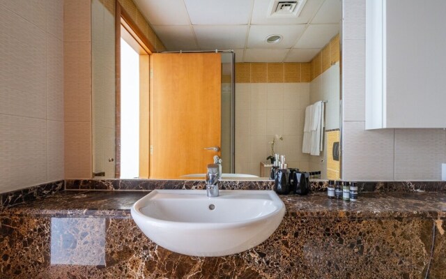 Minutes From Beach! Bright 1BR in Dubai Marina!