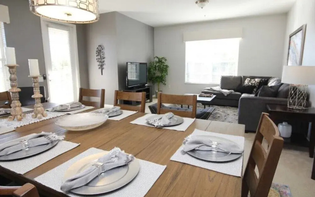 Lakeview Fantasy New! 3 Bedroom Condo by RedAwning
