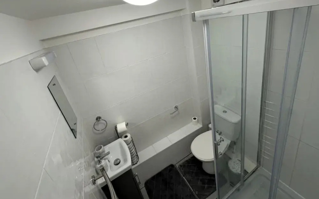 Apartment - Sleeps 2 - Parking - Wifi