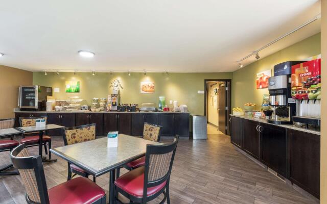 Rodeway Inn Portland Airport Hotel