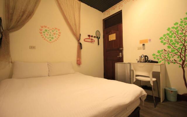Fengjia Backers Hostel