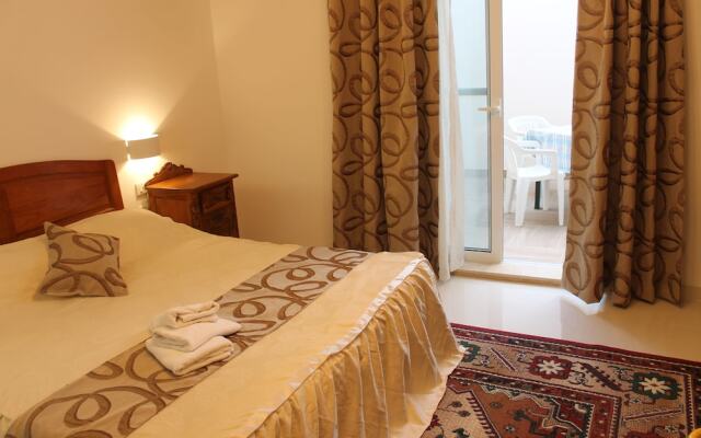 One - Seaview Apartment