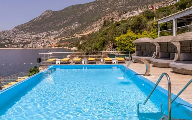 Green Beach Hotel
