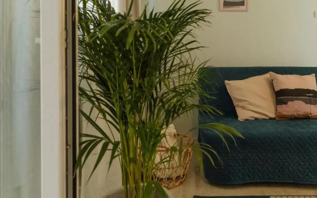 Spacious and Quiet - City Center Apartment