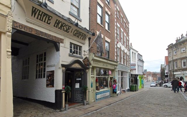 The White Horse & Griffin