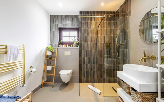 City View Spacious 2 Bedroom Penthouse