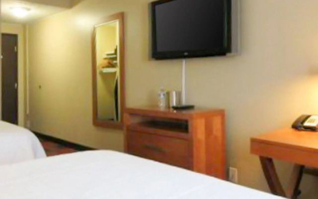 Quality Inn & Suites Airport